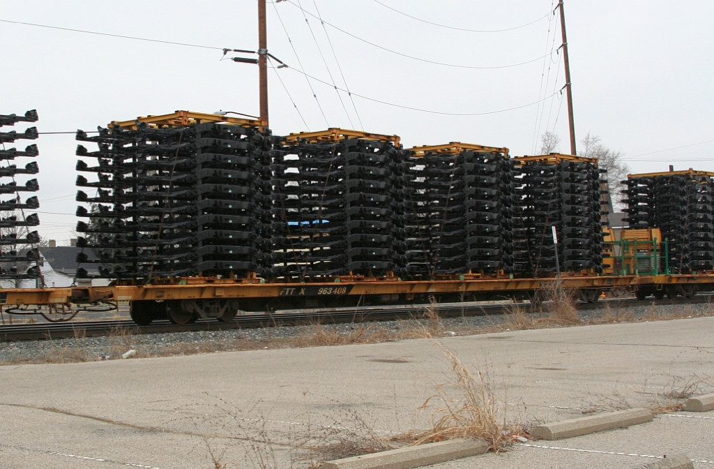 FTTX 963408 on NB freight